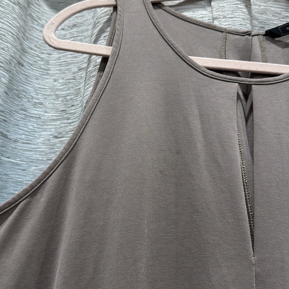 🚨2/$10‼️BcbgMaxAzria Andy Romper - Picture 5 of 13